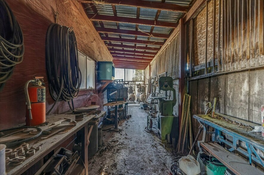 More Photos Of 708 N Pleasant Ave, Fresno Warehouse For Sale