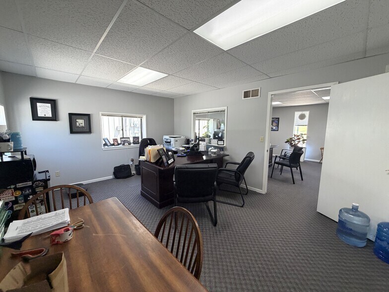 More Photos Of 305 N Mason St, Carrollton Office For Sale