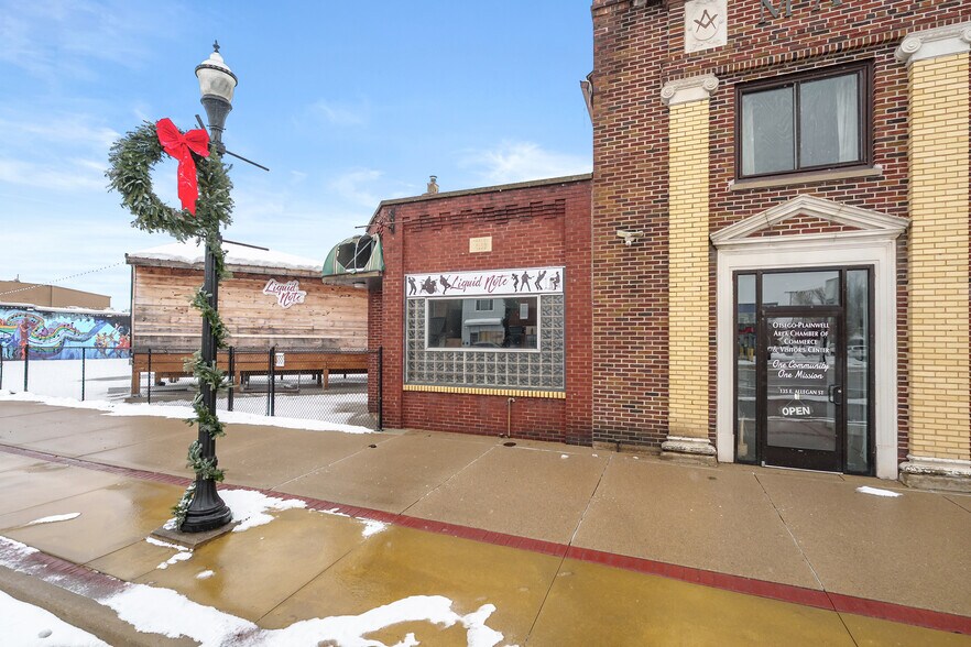 More Photos Of 117 E Allegan St, Otsego General Retail For Sale