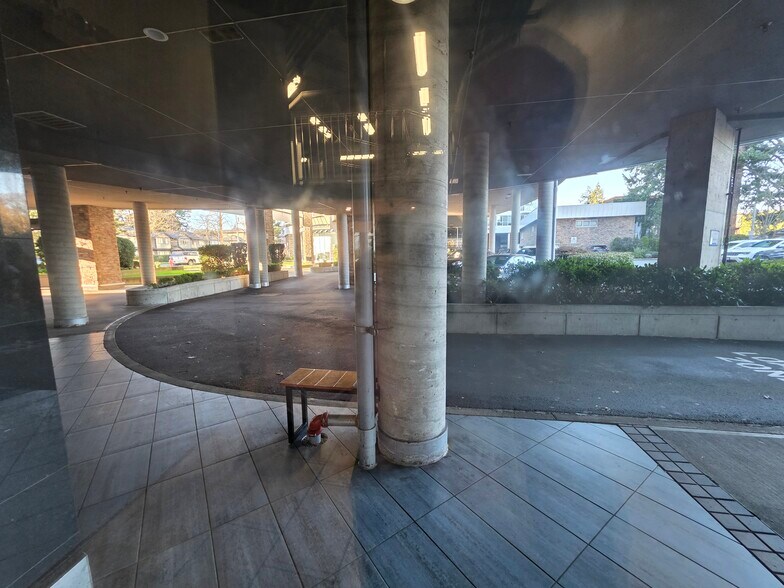 More Photos Of 2745 Veteran Memorial Pky, Victoria Apartments For Sale