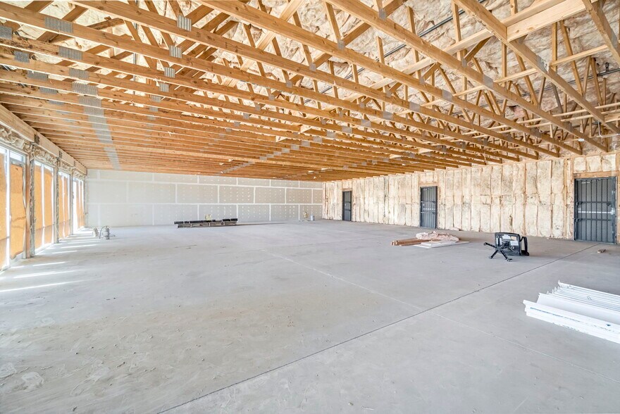 More Photos Of 5348-5374 N Spruce Ave, Fresno Freestanding For Lease