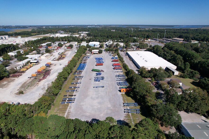 More Photos Of 472 Long Point Rd, Mount Pleasant Truck Terminal For Lease