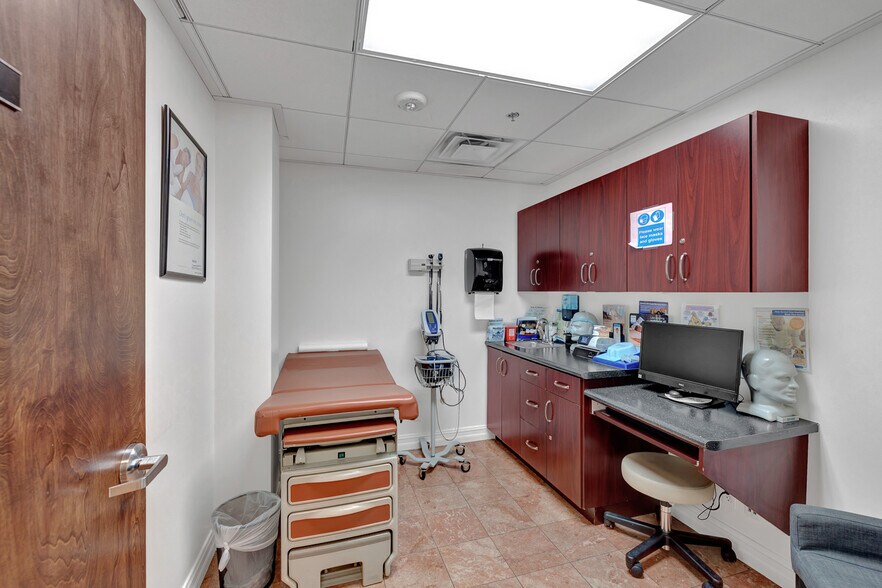 More Photos Of 5701 W Charleston Blvd, Las Vegas Medical For Sale