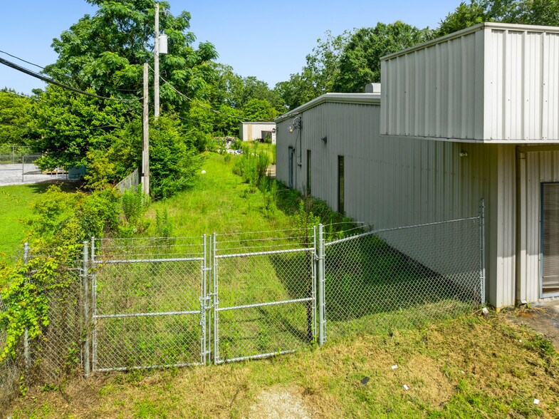 More Photos Of 106 Torrence Rd, Tuskegee Office For Sale