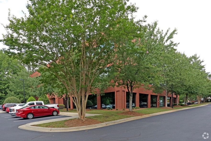 More Photos Of 5811 Glenwood Ave, Raleigh Office For Lease