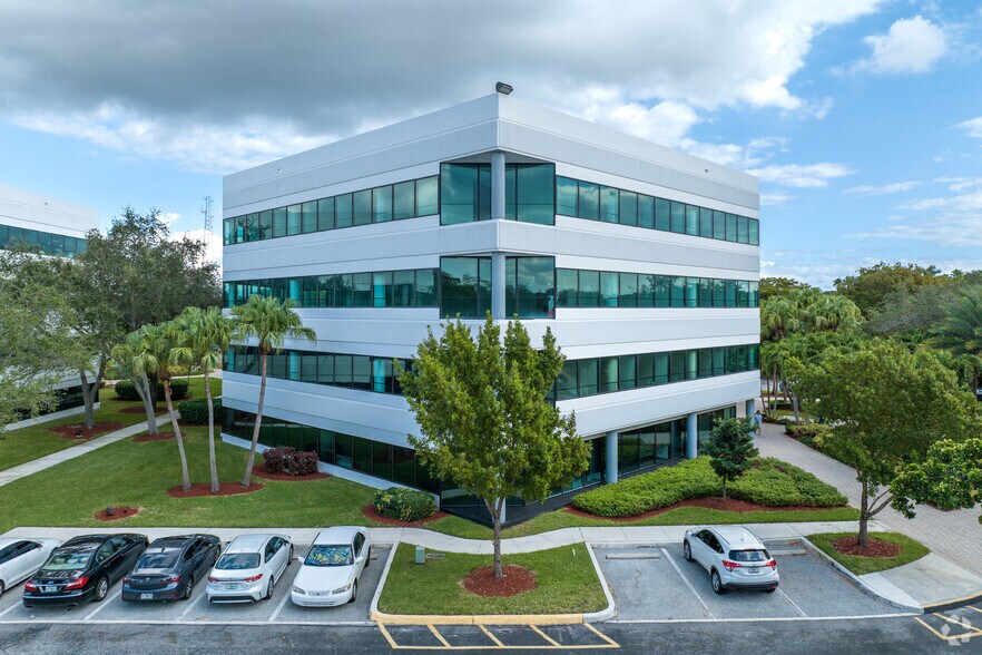 More Photos Of 3440 Hollywood Blvd, Hollywood Unknown For Lease