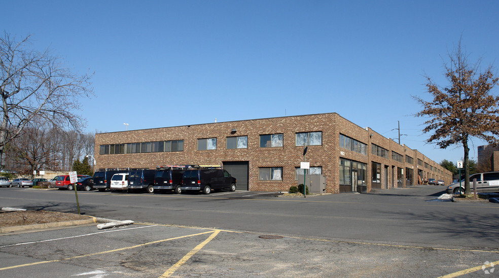 Primary Photo Of 8470-8472 Tyco Rd, Vienna Office For Lease