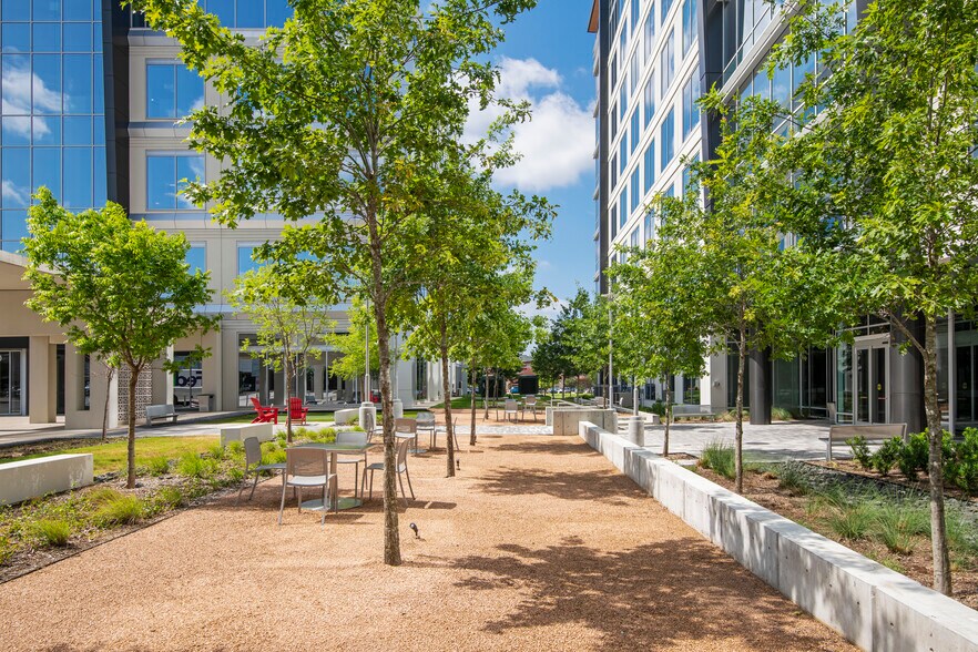 More Photos Of 950 W Bethany Dr, Allen Office For Lease