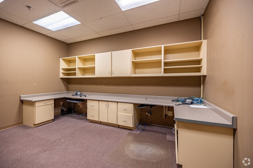 More Photos Of 420 W Morris Blvd, Morristown Office For Lease