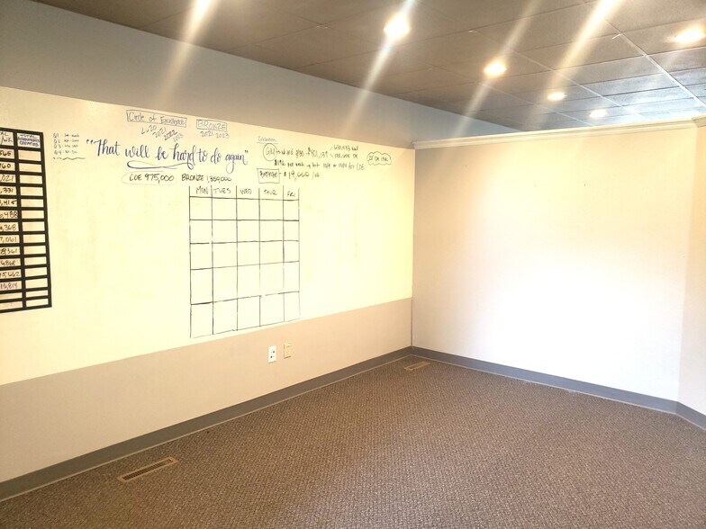 More Photos Of 1110 Buckeye Ave, Ames Office For Lease