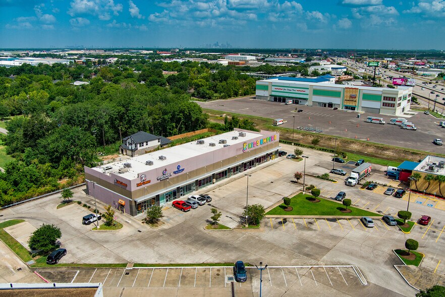 More Photos Of 10404 Gulf Fwy, Houston Storefront For Sale
