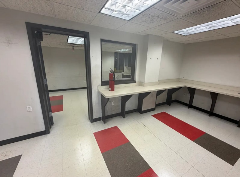 More Photos Of 1400 Federal St, Grand Rapids Truck Terminal For Sale