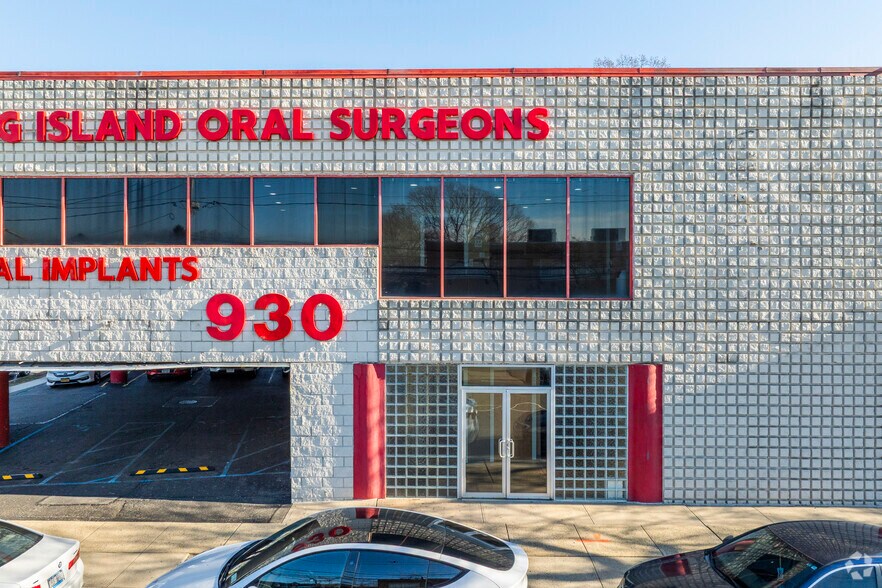 More Photos Of 930 N Broadway, Massapequa Office For Lease