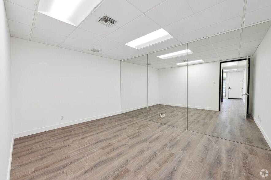 More Photos Of 1510-1512 11th St, Santa Monica Telecom Hotel Data Hosting For Lease