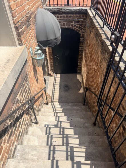 More Photos Of 21 Barnard St, Savannah Office For Lease