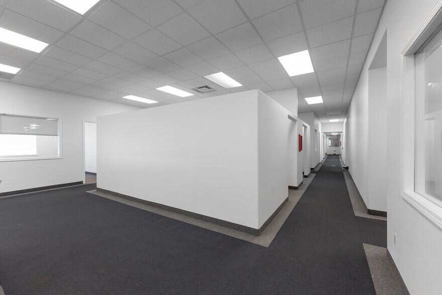 More Photos Of 2665 Glendale Valley Rd, Glendale Office For Sale