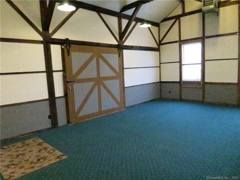 More Photos Of 187 Lebanon Ave, Colchester Freestanding For Lease