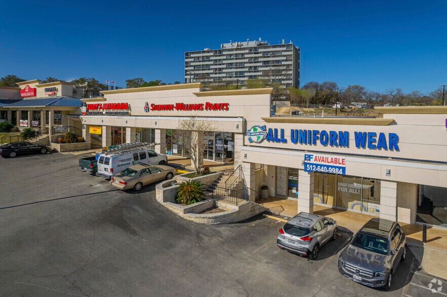 More Photos Of 7049-7075 San Pedro Ave, San Antonio Storefront For Lease