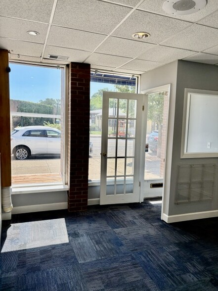 More Photos Of 340-350 Linden Ave, Wilmette Office For Lease