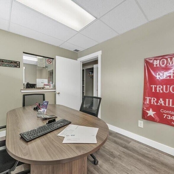 More Photos Of 25400-25430 Goddard Rd, Taylor Medical For Sale