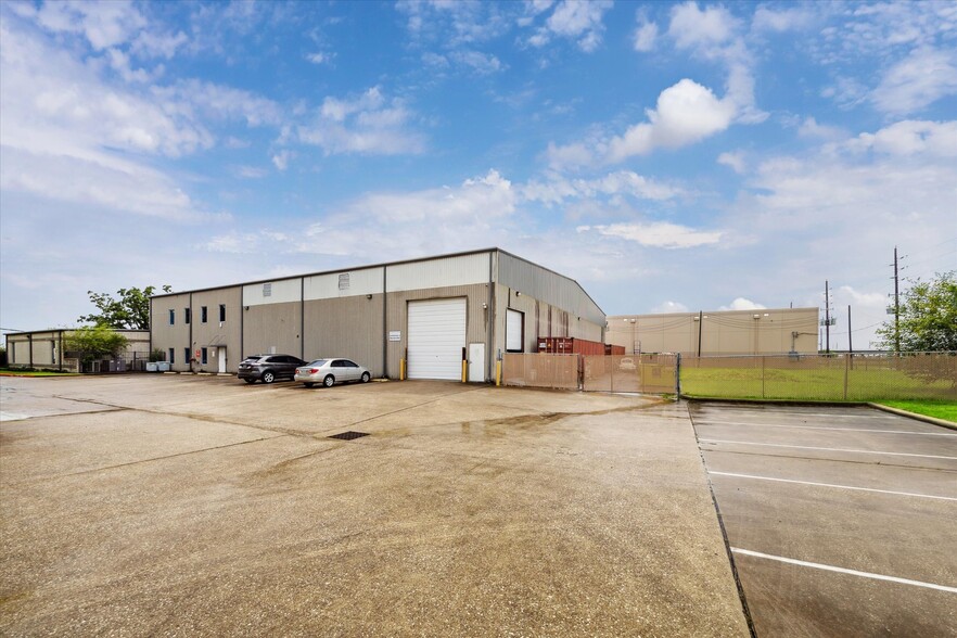 More Photos Of 10302 Mula Rd, Stafford Warehouse For Sale