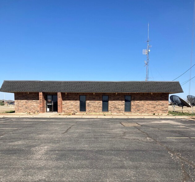 More Photos Of 3218 N Quincy St, Plainview Office For Sale