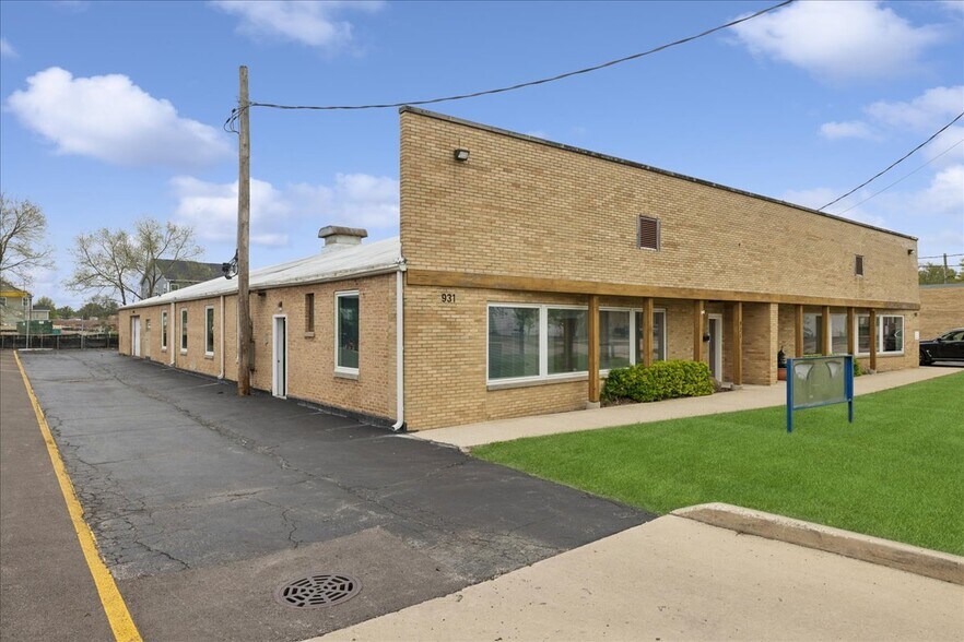 More Photos Of 931 W Wilson St, Batavia Warehouse For Lease