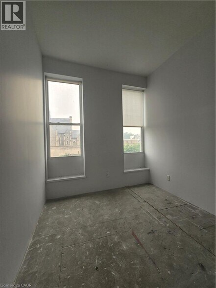 More Photos Of 18 Water St N, Cambridge General Retail For Lease