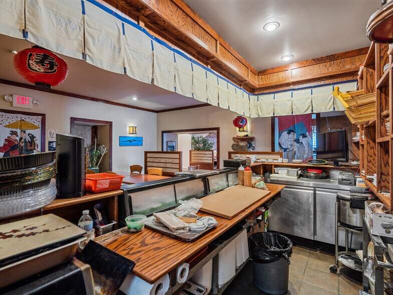 More Photos Of 1495 Farmington Ave, Pottstown General Retail For Sale