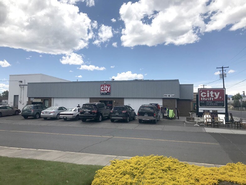 More Photos Of 999 NE 2nd St, Bend Freestanding For Lease