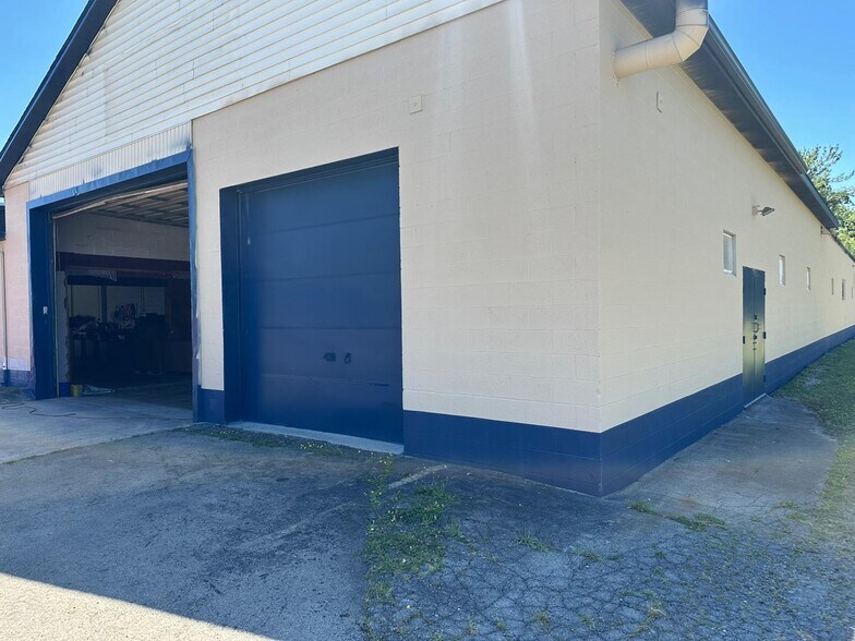 More Photos Of 200 Grand Ave, Clarion Warehouse For Lease