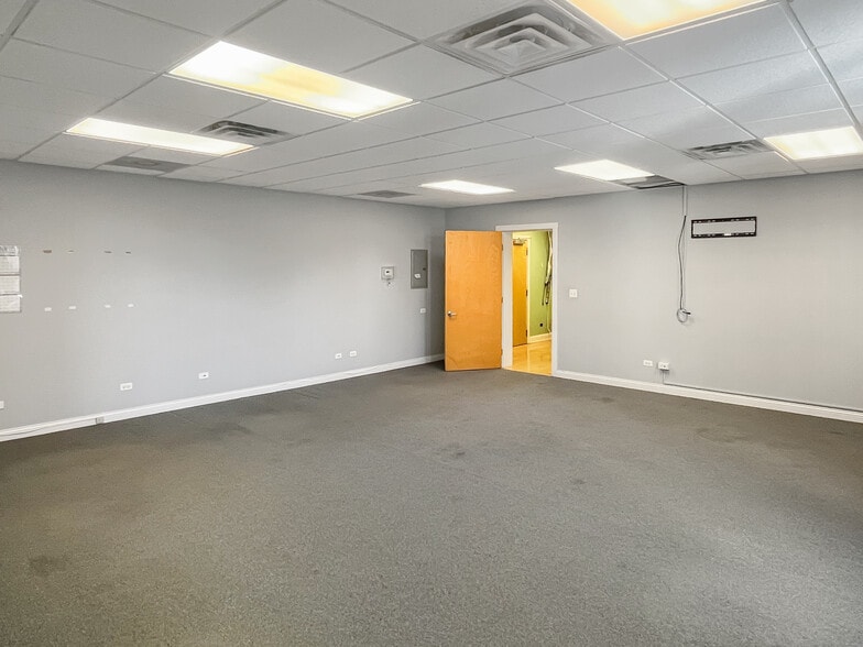 More Photos Of 101-107 N Oak Park Ave, Oak Park General Retail For Sale