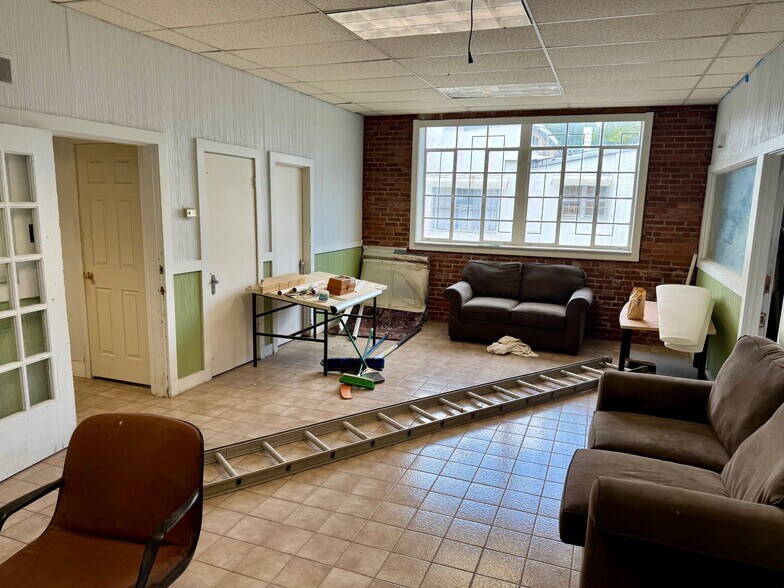 More Photos Of 825 Rozelle St, Memphis Warehouse For Sale