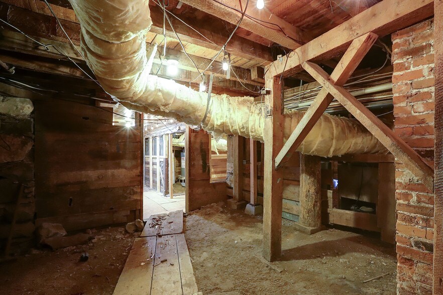 More Photos Of 212 Main St, Sierra City Hotel For Sale