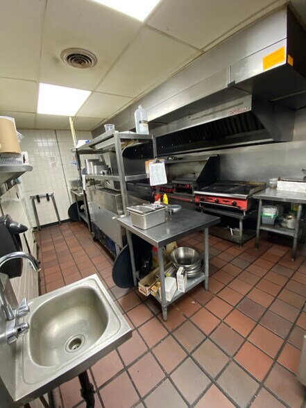More Photos Of 2749 Noblestown Rd, Pittsburgh Restaurant For Lease