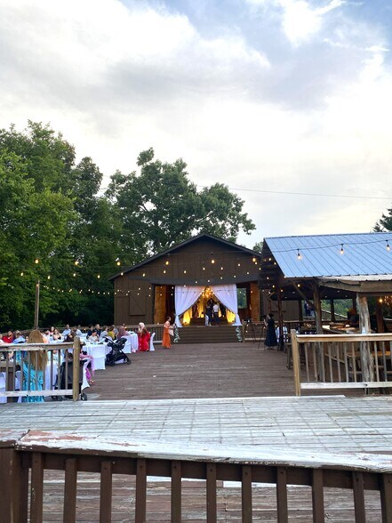 More Photos Of 7080 Dale Ridge Rd, Lancaster Convenience Store For Sale