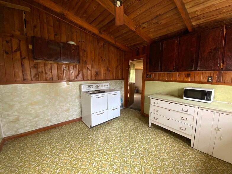 More Photos Of 61 Fairview Rd, Andrews Multifamily For Sale