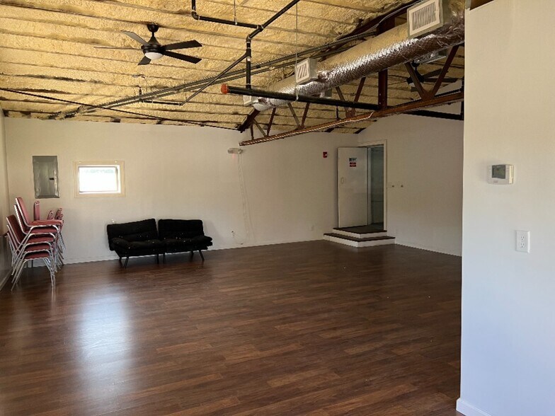 More Photos Of 1603 Albany St, Brunswick Light Distribution For Sale