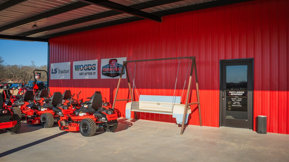 More Photos Of 1885 17th NE st, Paris General Retail For Sale