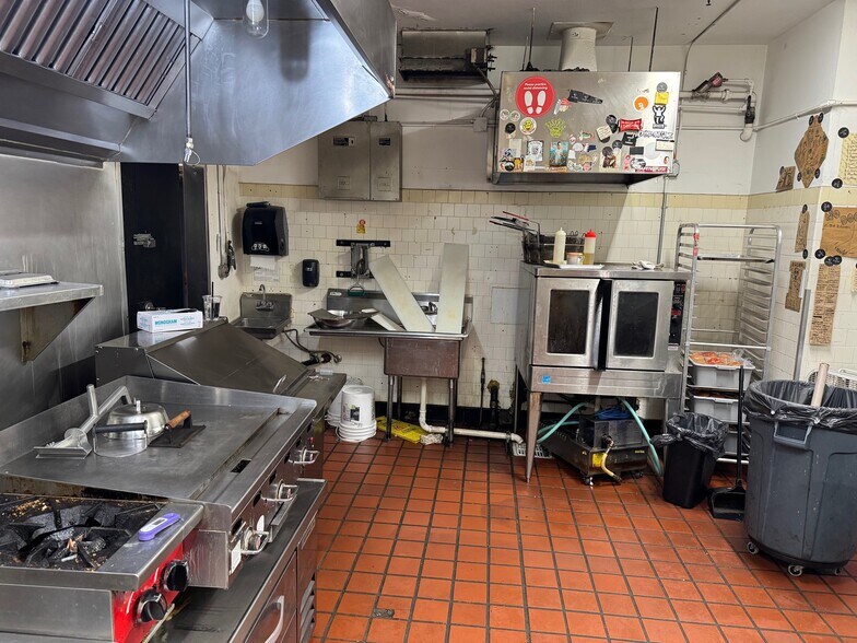 More Photos Of 941 Pearl St, Eugene Restaurant For Lease