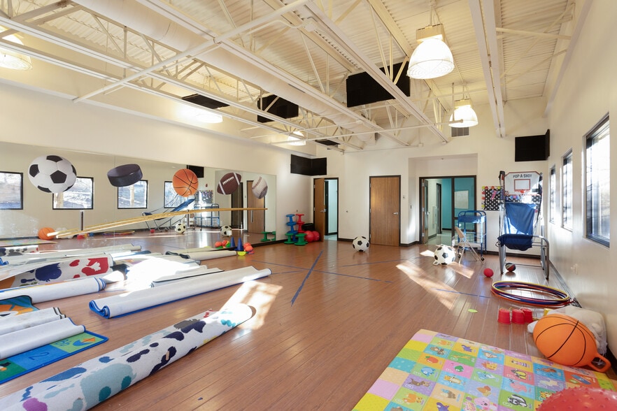 More Photos Of 4308 N Quinlan Park Rd, Austin Storefront Retail Office For Sale