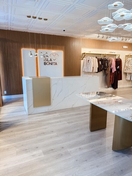 More Photos Of 1006 E Sample Rd, Pompano Beach Storefront For Sale