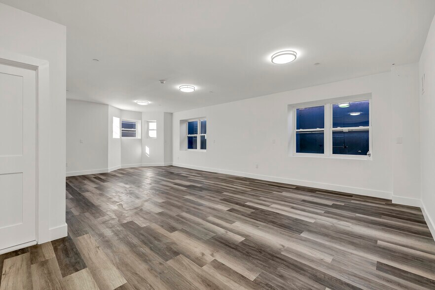 More Photos Of 533 Greenwich St, Hempstead Apartments For Sale