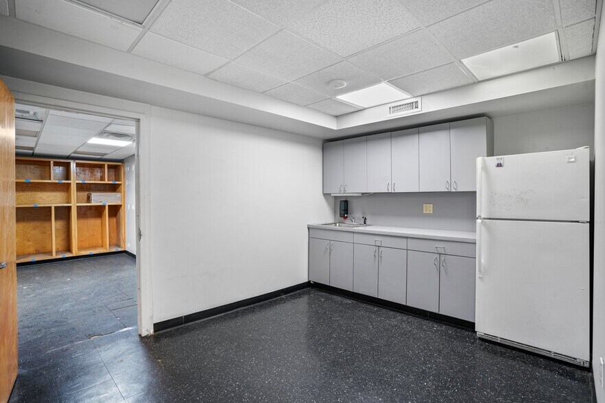 More Photos Of 47 Purdy St, Harrison Medical For Lease