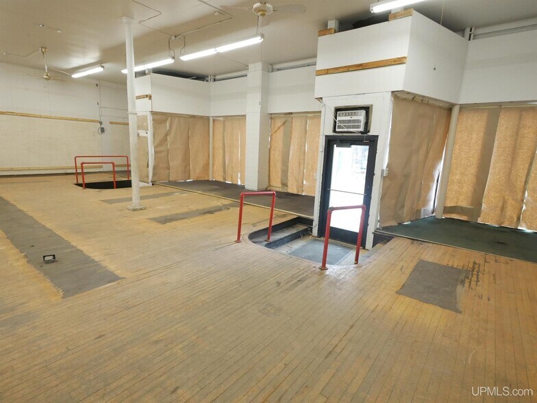 More Photos Of 121 Quincy St, Hancock Storefront Retail Residential For Sale