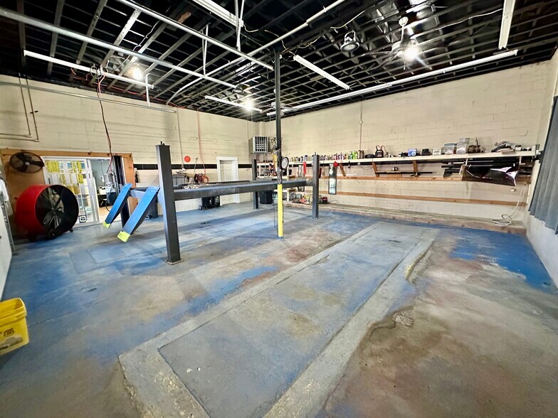 More Photos Of 104 N Orange St, Butler Freestanding For Lease