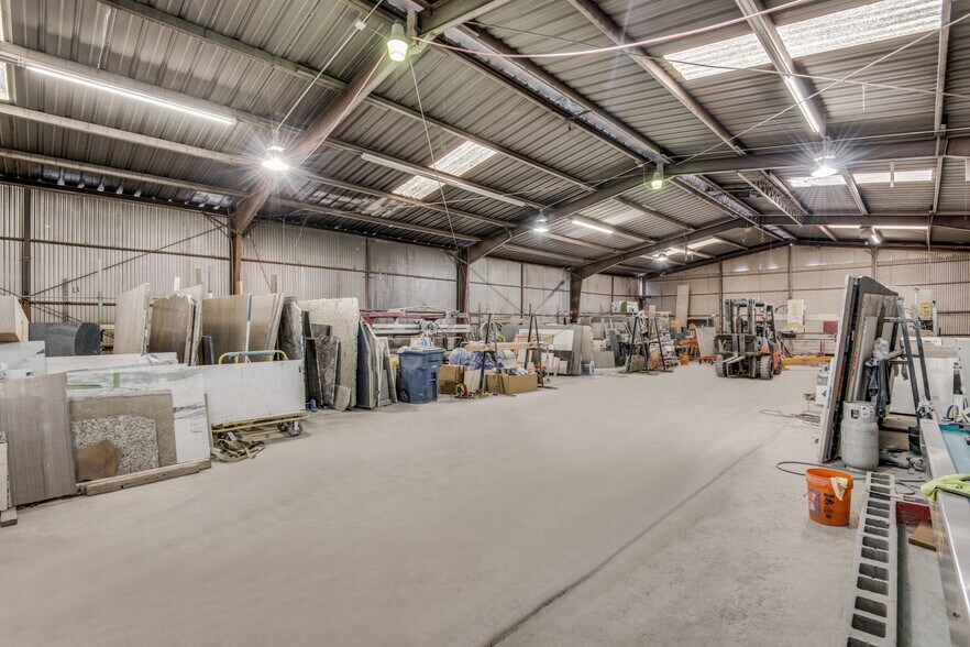 More Photos Of 1334 S General Mcmullen Dr, San Antonio Industrial For Sale