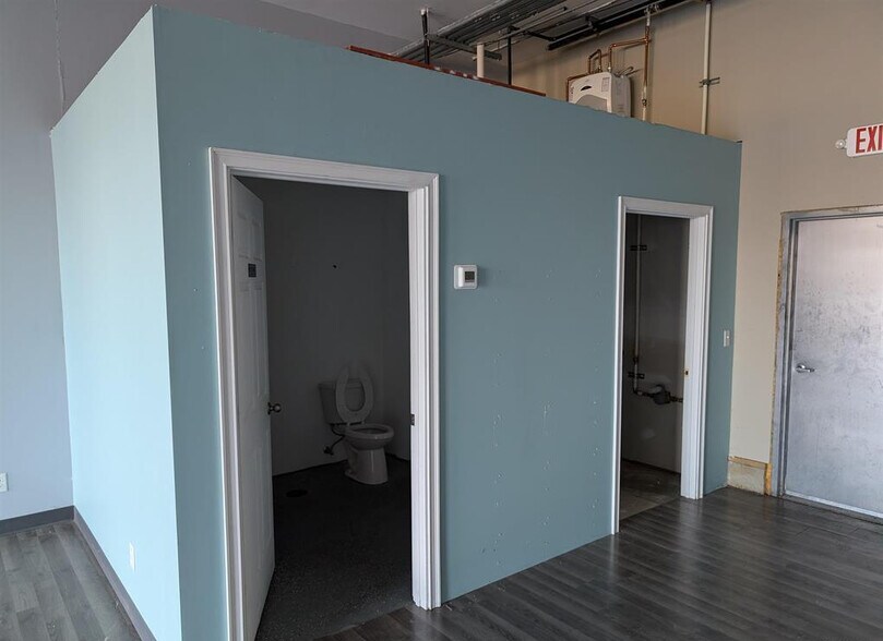More Photos Of 208-216 N Main St, Creve Coeur Freestanding For Lease