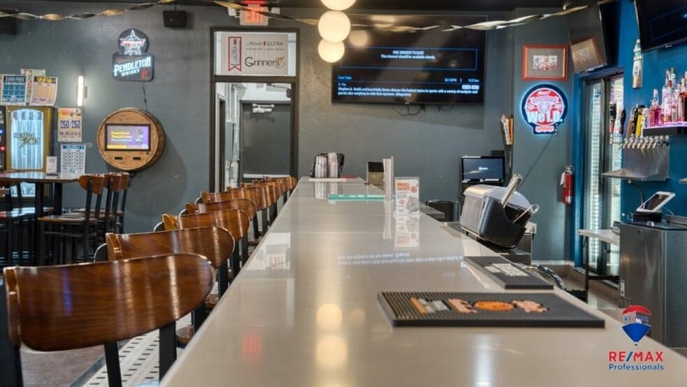 More Photos Of 5201 S Douglas Hwy, Gillette Bar For Sale