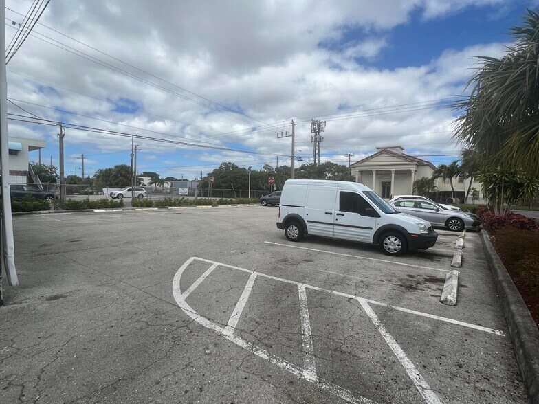 More Photos Of 67-75 N Federal Hwy, Dania Beach Freestanding For Lease
